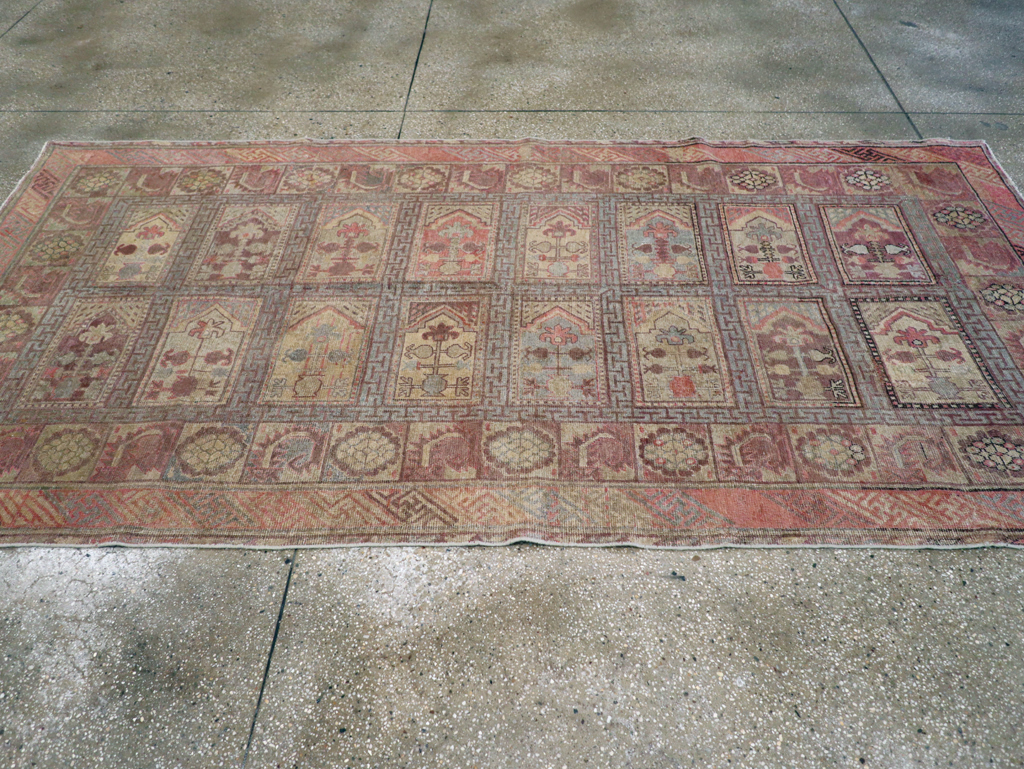 Antique East Turkestan Khotan Gallery Carpet, No.10772 - Gsblank
