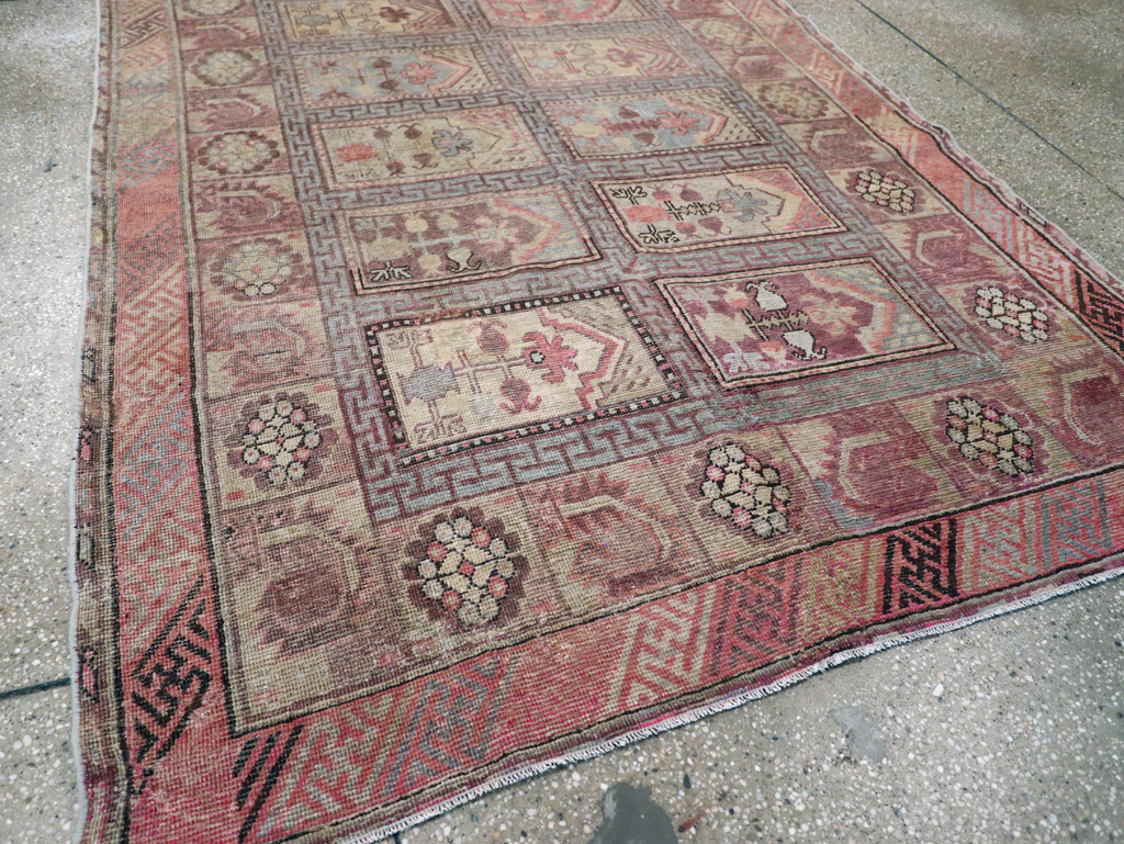 Antique East Turkestan Khotan Gallery Carpet, No.10772 - Gsblank
