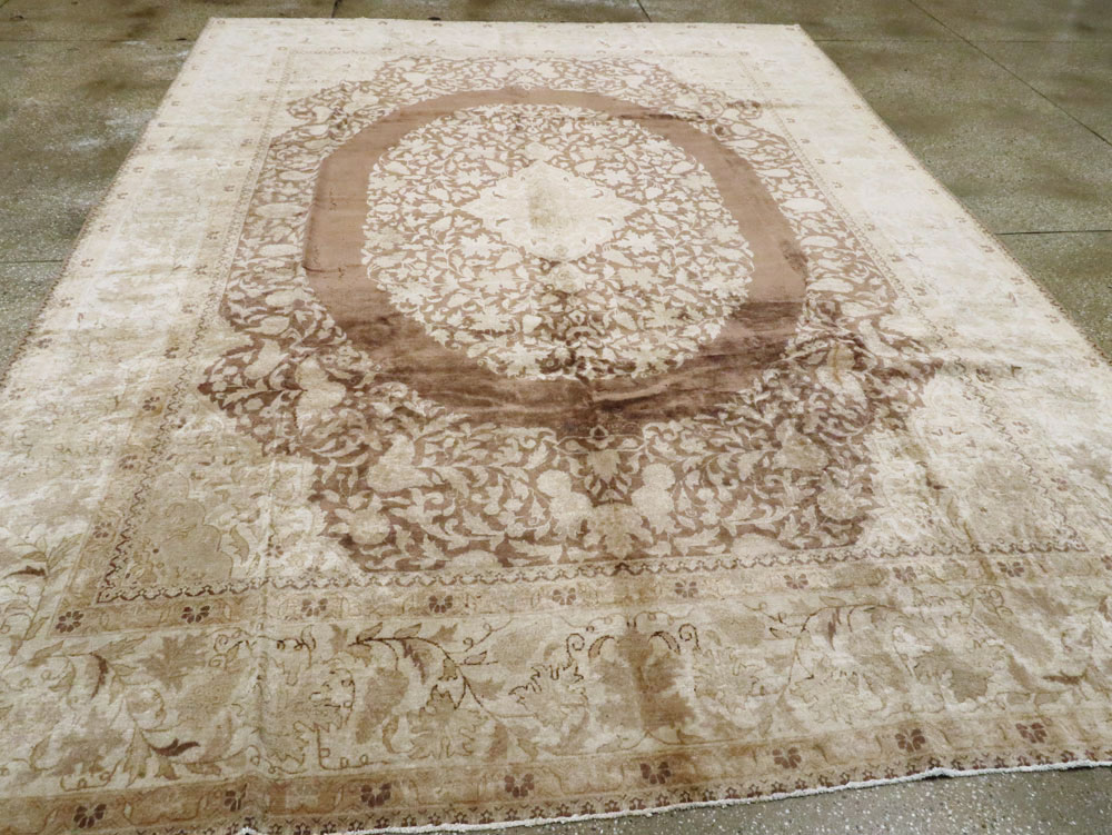 Vintage Persian Tabriz Carpet, No.11675 - Gsblank