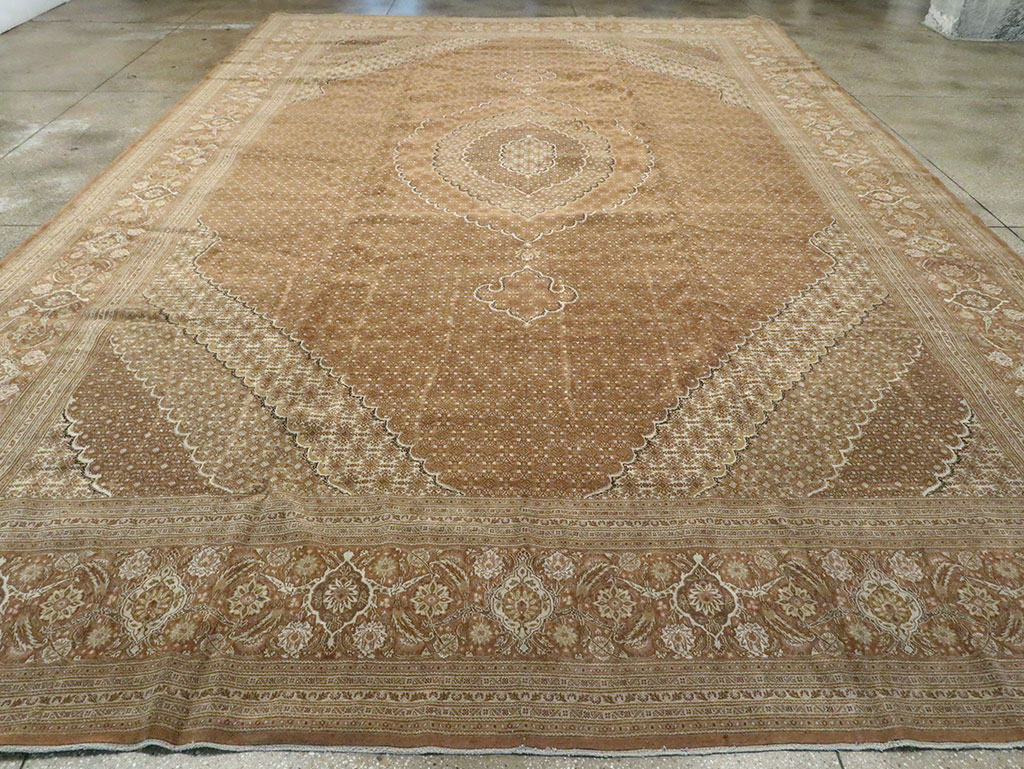 Vintage Persian Tabriz Carpet, No.11740 - Gsblank