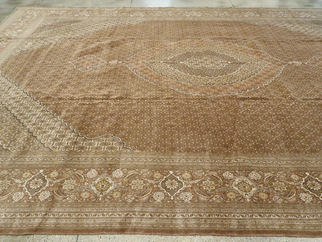 Vintage Persian Tabriz Carpet, No.11740 - Gsblank