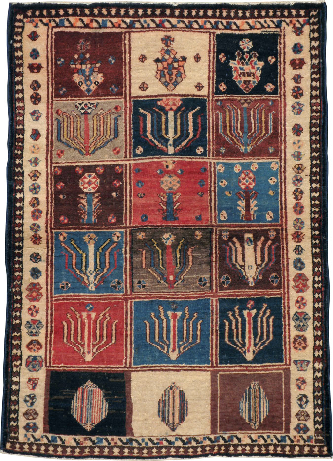 Vintage Persian Bakhtiari Rug, No.11901 - Gsblank