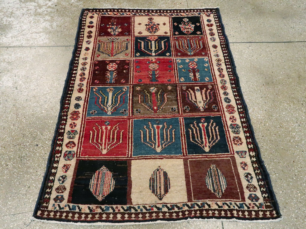Vintage Persian Bakhtiari Rug, No.11901 - Gsblank