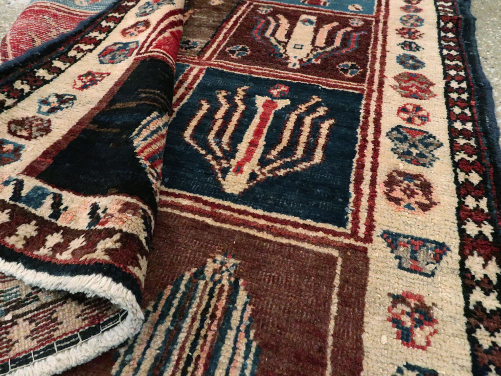 Vintage Persian Bakhtiari Rug, No.11901 - Gsblank