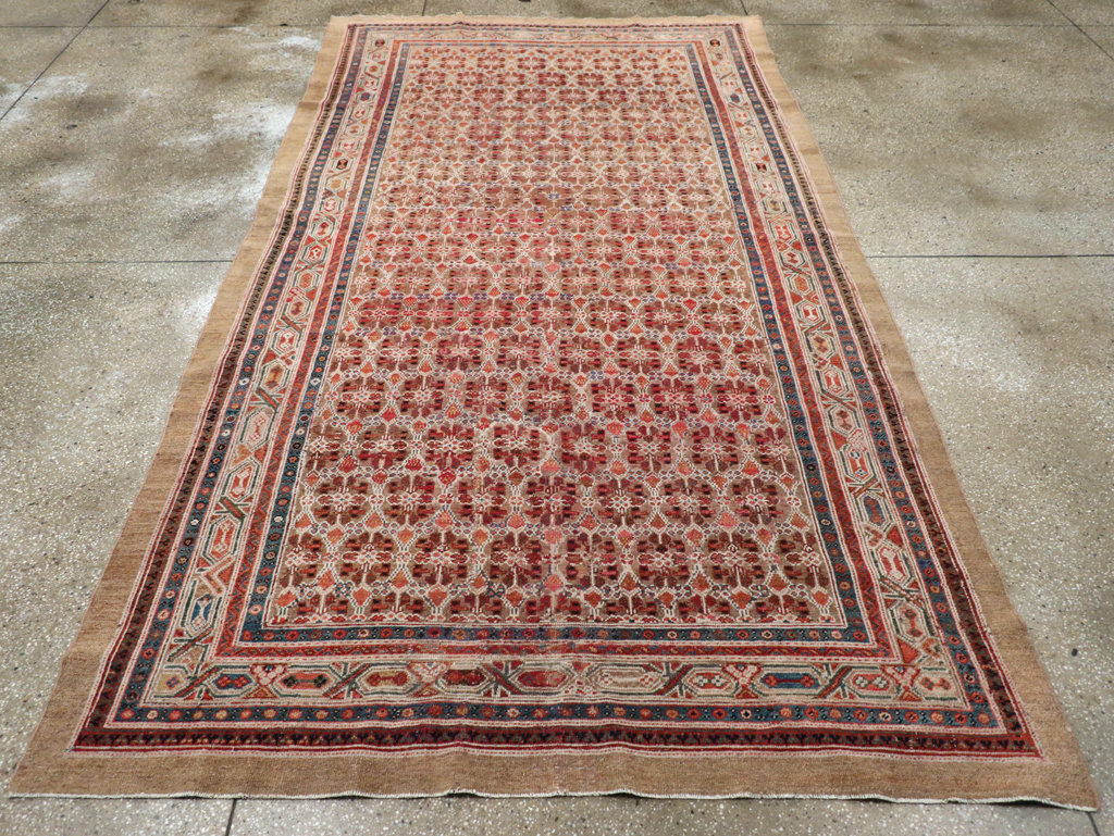 Antique Serab Gallery Rug, No.12371 - Gsblank