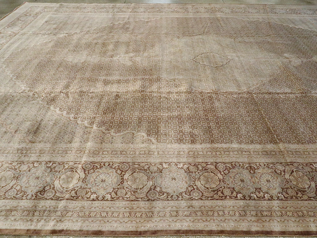 Vintage Persian Tabriz Rug, No.12405 - Gsblank