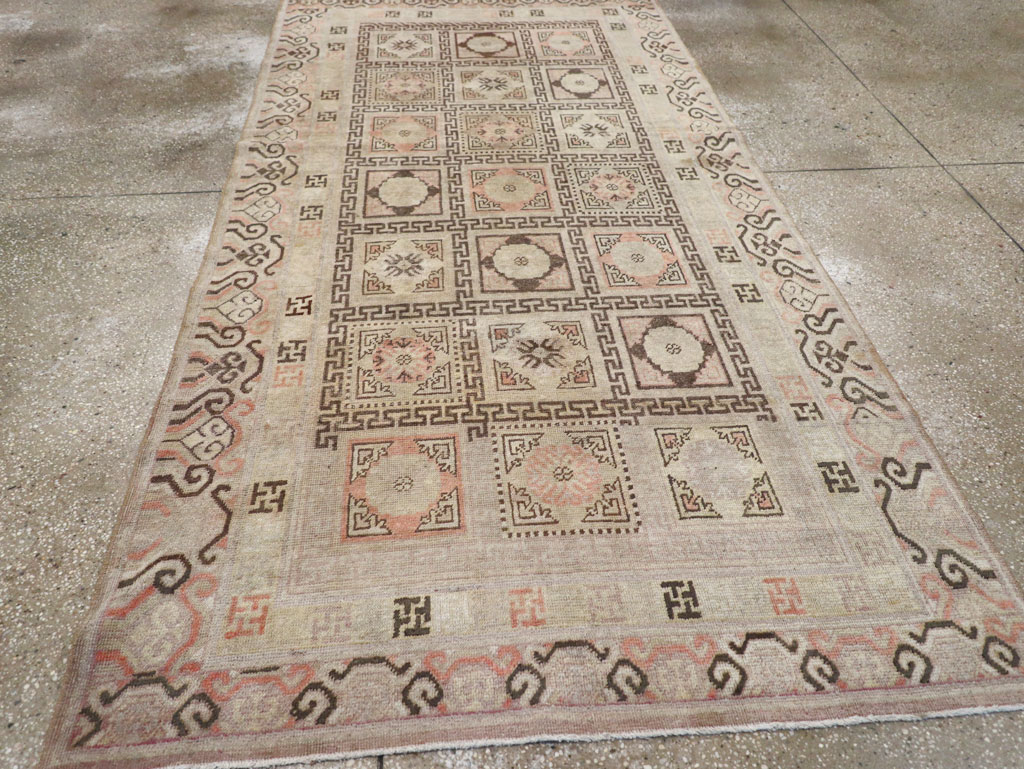 Antique East Turkestan Khotan Gallery Rug, No.13063 - Gsblank