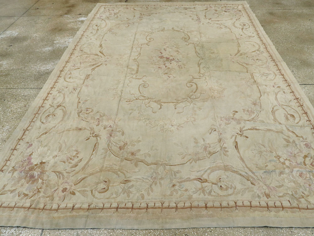 Antique French Aubusson Rug, No.13096 - Gsblank