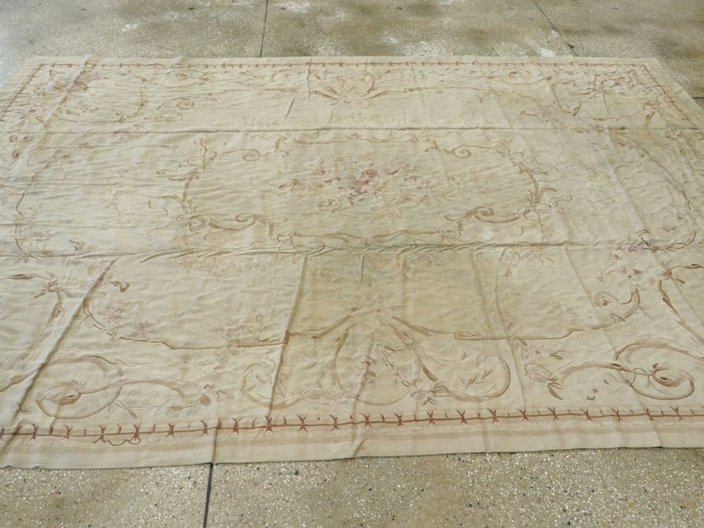 Antique French Aubusson Rug, No.13096 - Gsblank