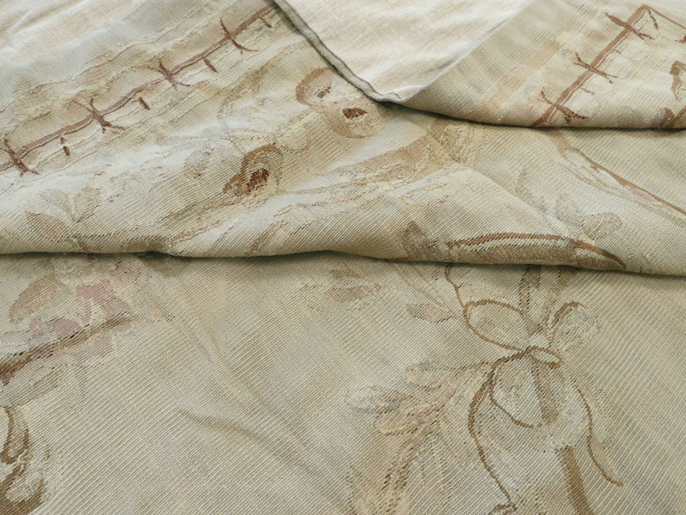 Antique French Aubusson Rug, No.13096 - Gsblank