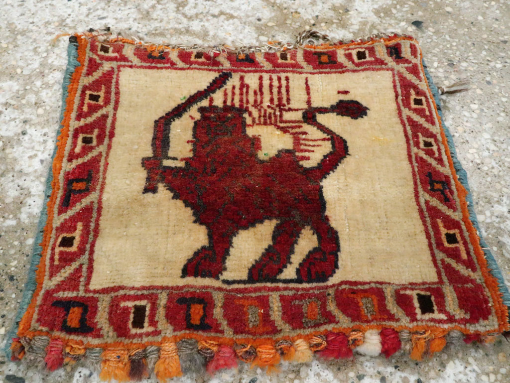 Vintage Shiraz Pictoral Rug, No.13302 - Gsblank