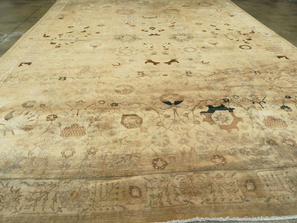 Antique Persian Tabriz Carpet, No.13346 - Gsblank