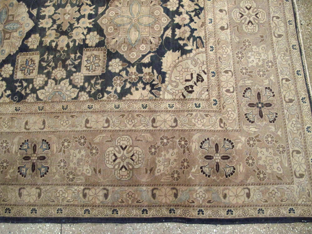 Antique Persian Tabriz Carpet, No.13641 - Gsblank