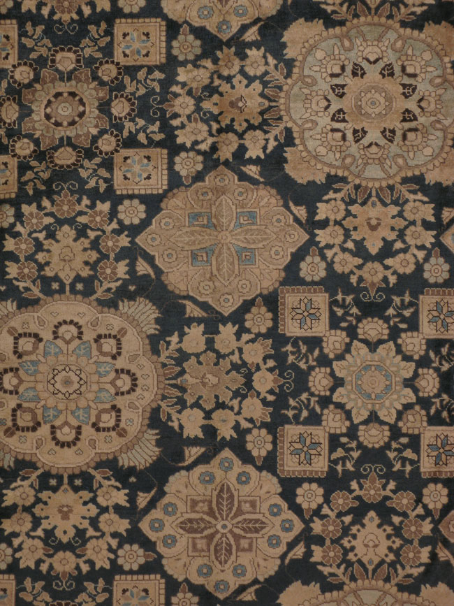 Antique Persian Tabriz Carpet, No.13641 - Gsblank