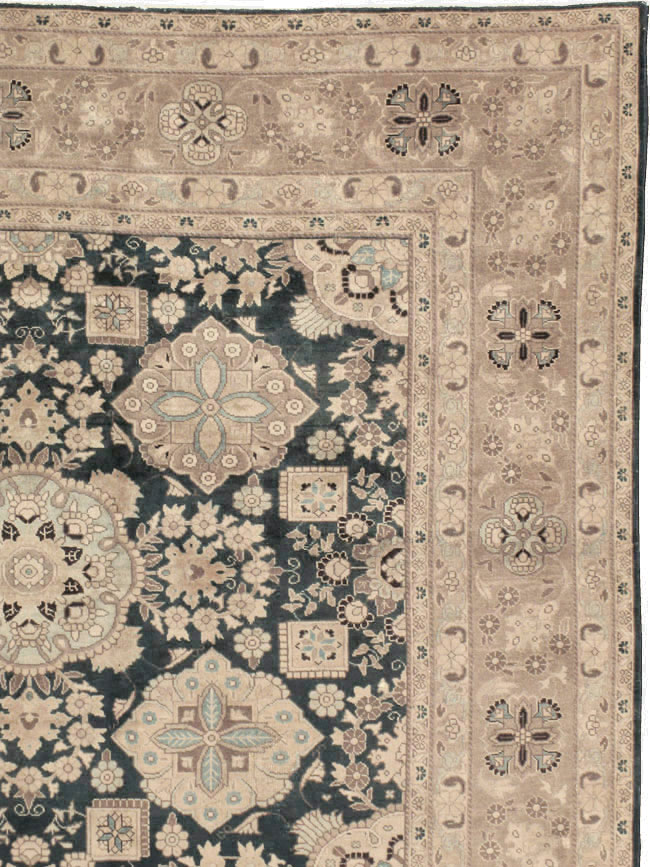Antique Persian Tabriz Carpet, No.13641 - Gsblank