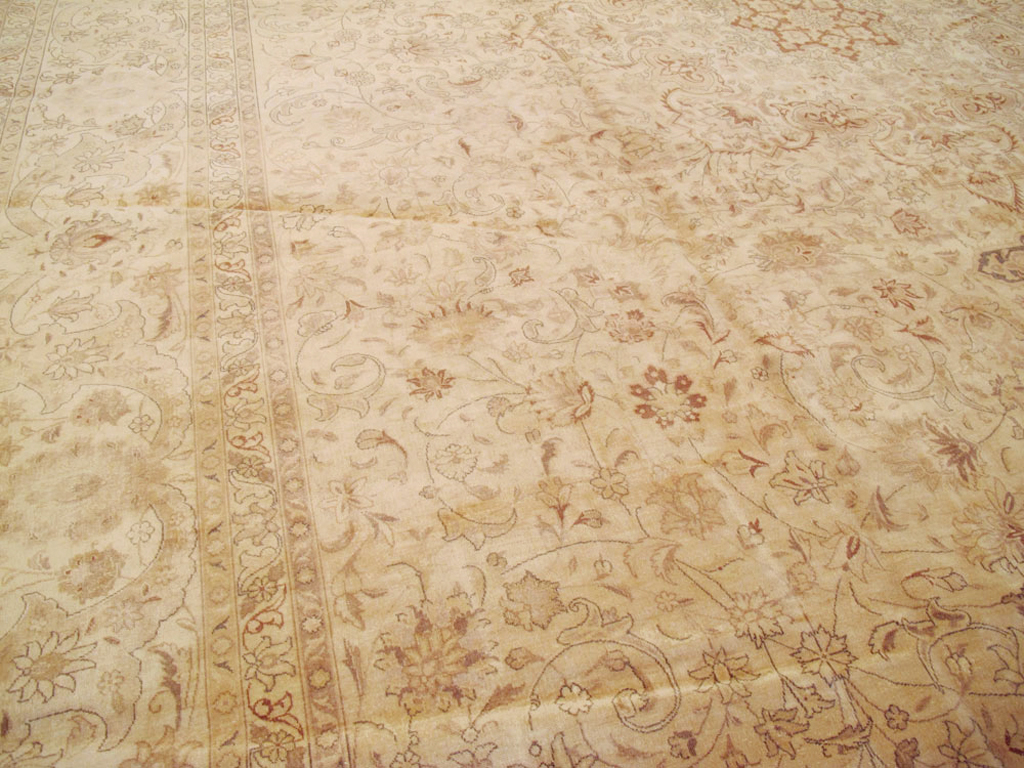 Antique Persian Tabriz Carpet, No.13817 - Gsblank