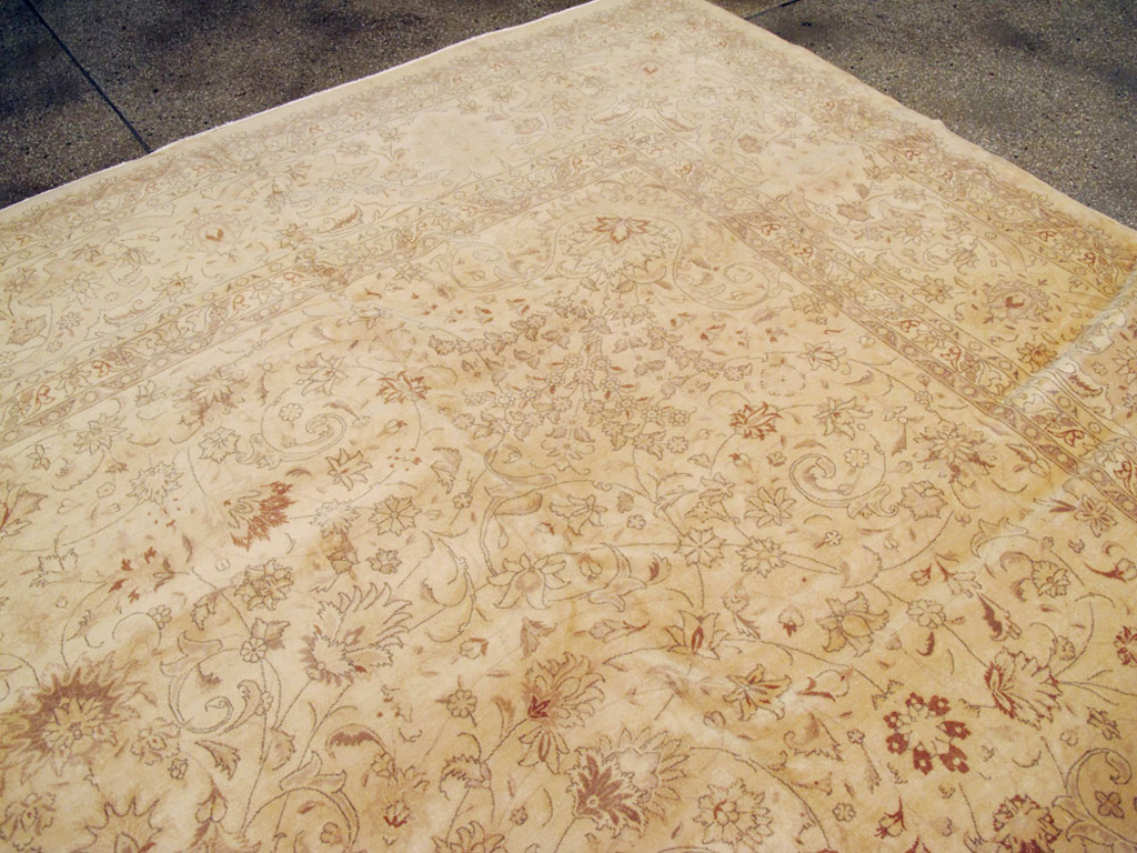 Antique Persian Tabriz Carpet, No.13817 - Gsblank