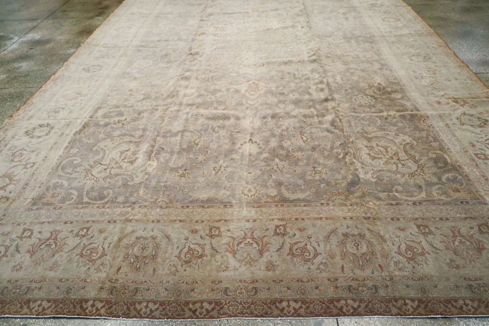 Vintage Persian Tabriz Carpet, No.13819 - Gsblank