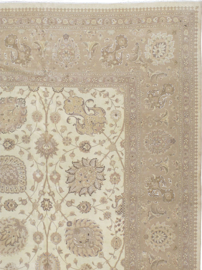 Vintage Persian Tabriz Carpet, No.13844 - Gsblank