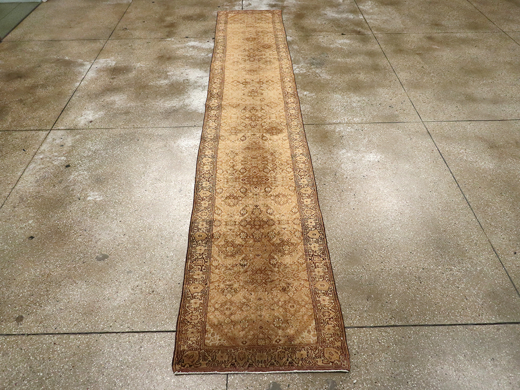 Vintage Indian Amritsar Runner, No.13974 - Gsblank
