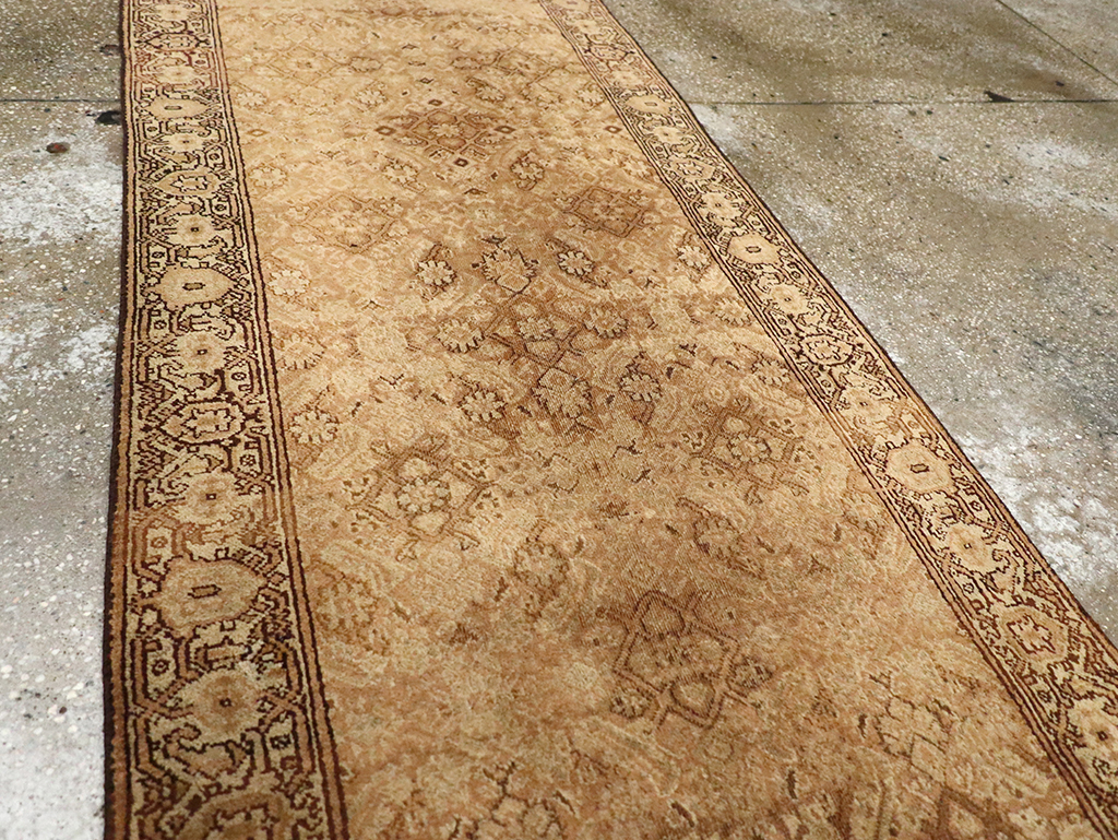 Vintage Indian Amritsar Runner, No.13974 - Gsblank