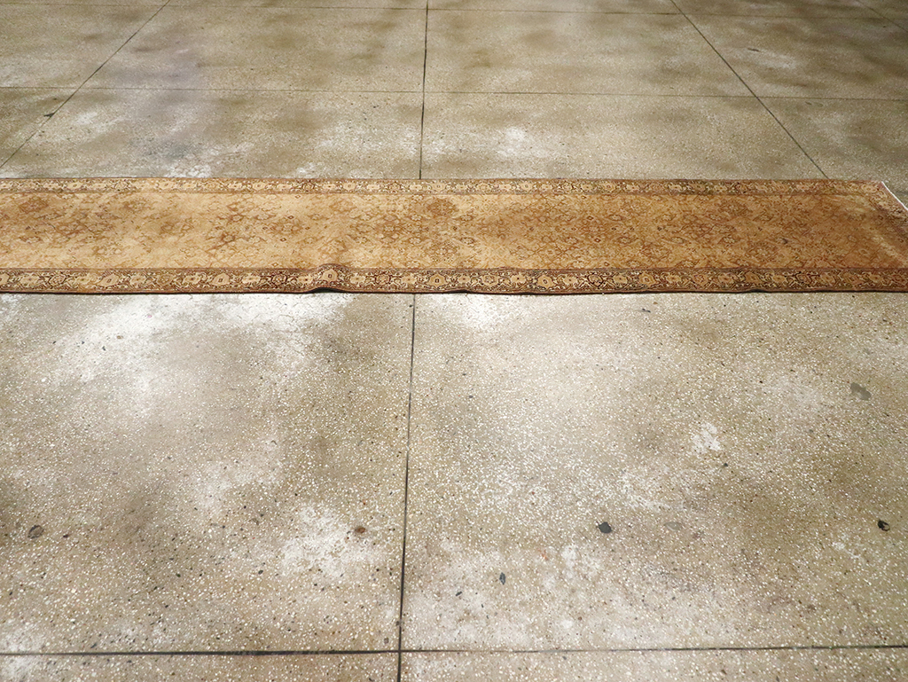 Vintage Indian Amritsar Runner, No.13974 - Gsblank