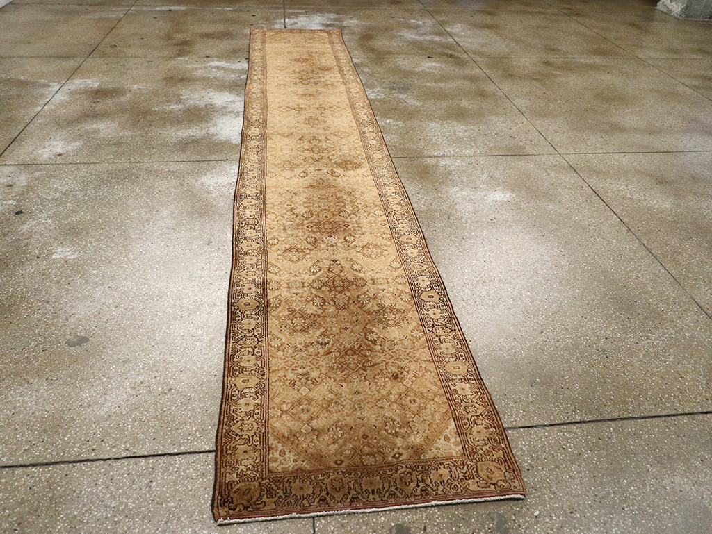Vintage Indian Amritsar Runner, No.13974 - Gsblank