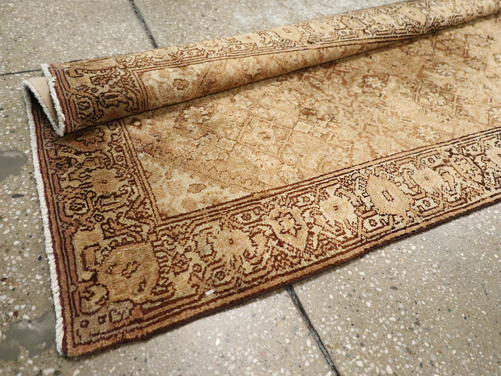 Vintage Indian Amritsar Runner, No.13974 - Gsblank