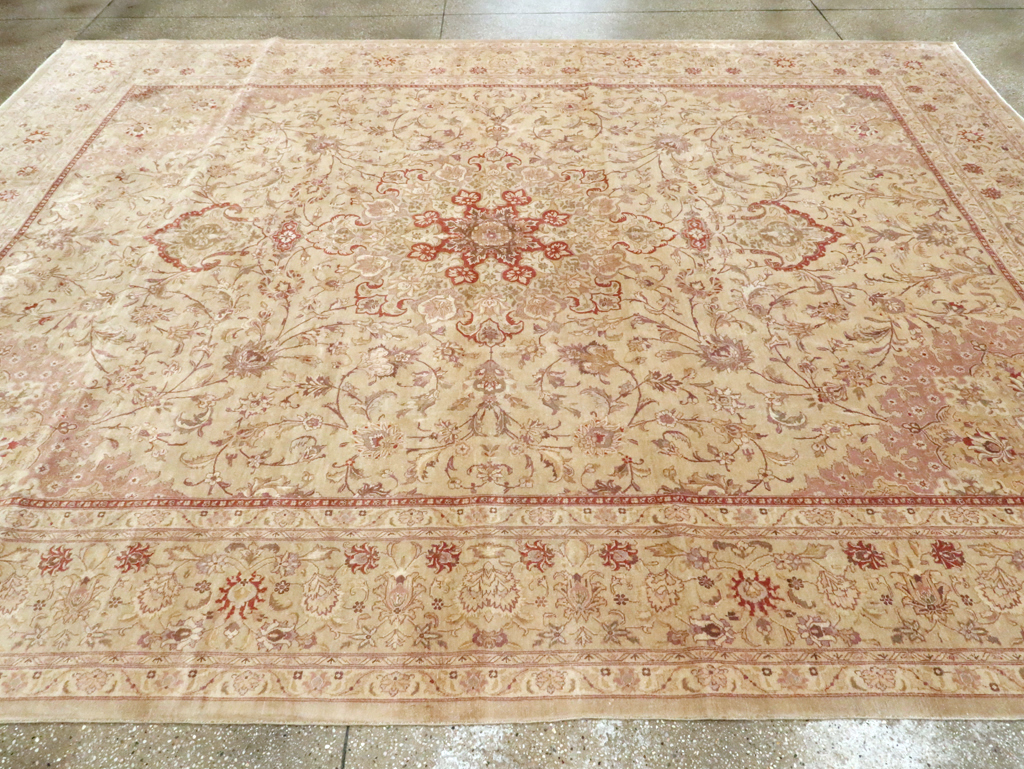 Vintage Persian Tabriz Carpet, No.13991 - Gsblank