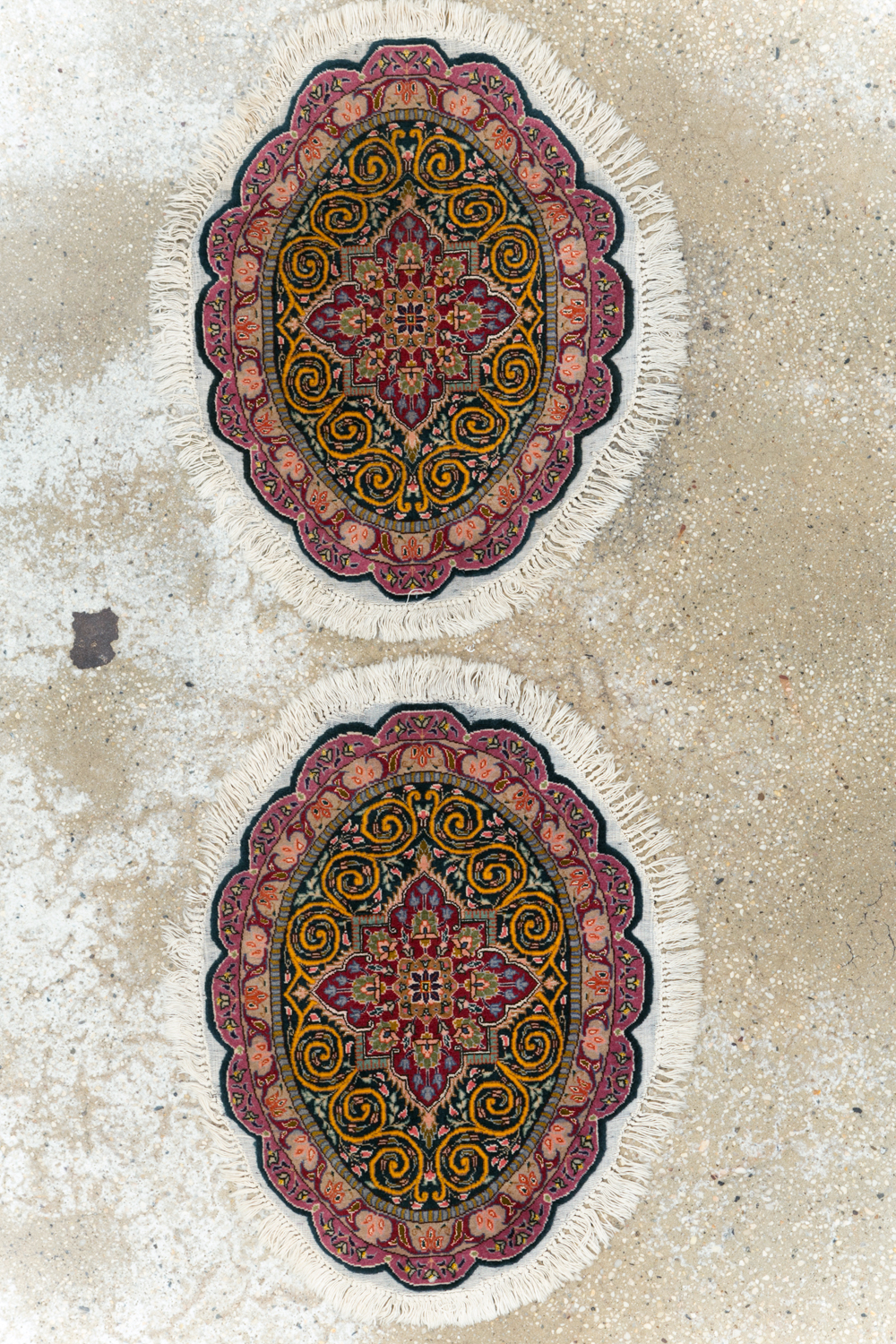Vintage Persian Tabriz Oval Carpet (Pair: 1 of 2), No.14005 - Gsblank