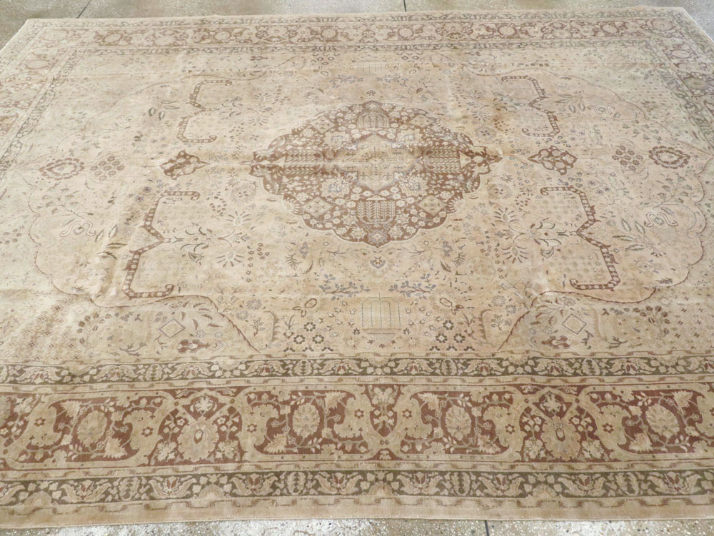 Vintage Persian Tabriz Carpet, No.14056 - Gsblank