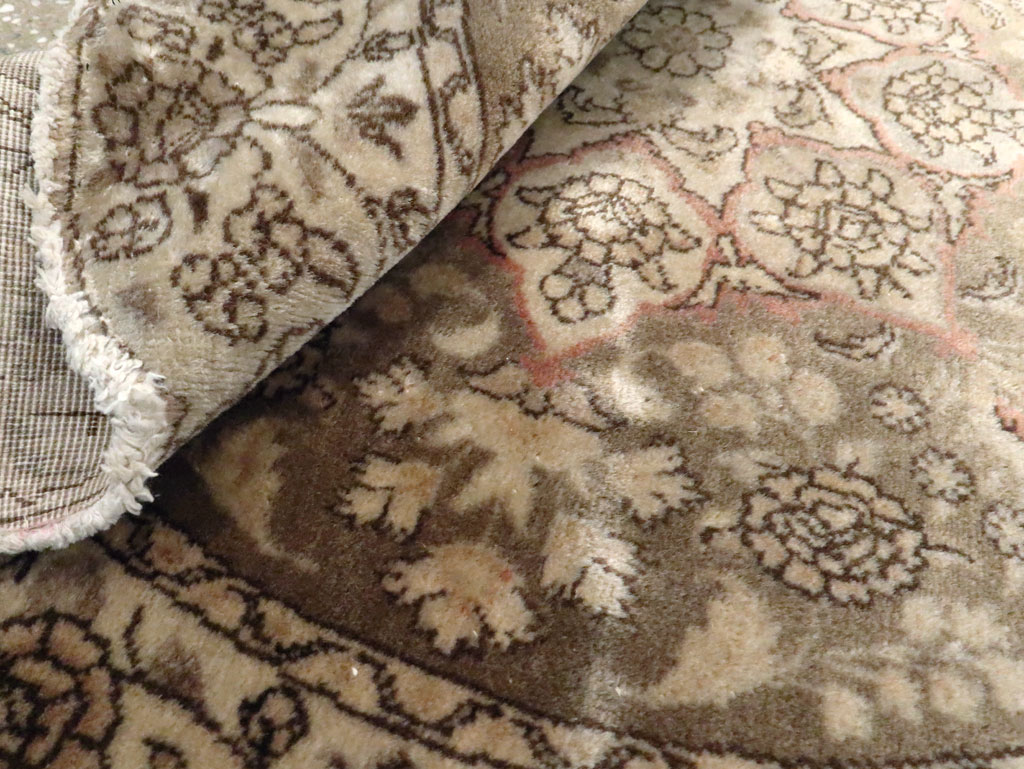 Vintage Persian Tabriz Round Carpet, No.14057 - Gsblank
