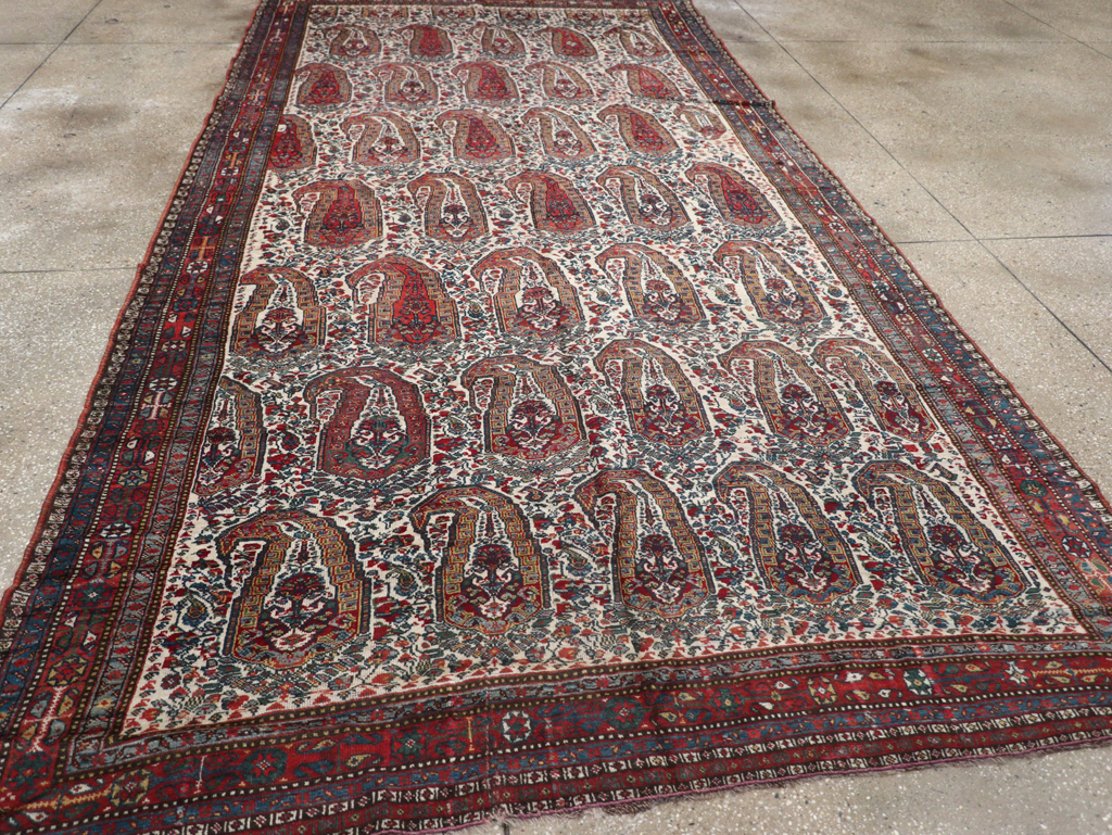 Antique Persian Shiraz Carpet, No.14137 - Gsblank