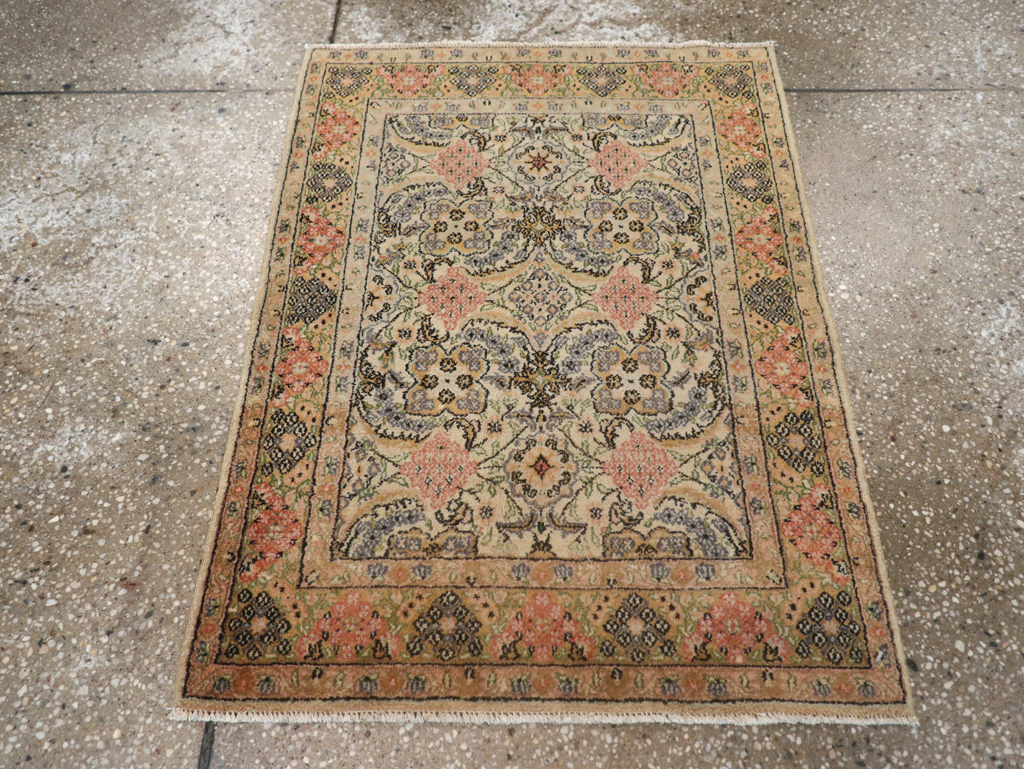 Antique Turkish Sivas Rug, No.14230 - Gsblank