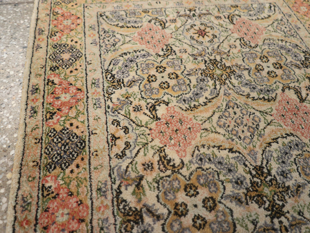 Antique Turkish Sivas Rug, No.14230 - Gsblank