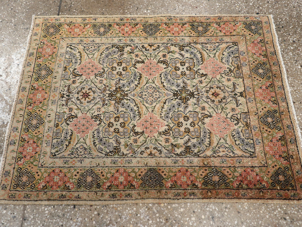 Antique Turkish Sivas Rug, No.14230 - Gsblank