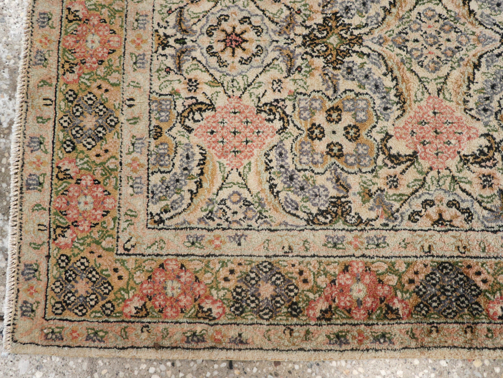 Antique Turkish Sivas Rug, No.14230 - Gsblank