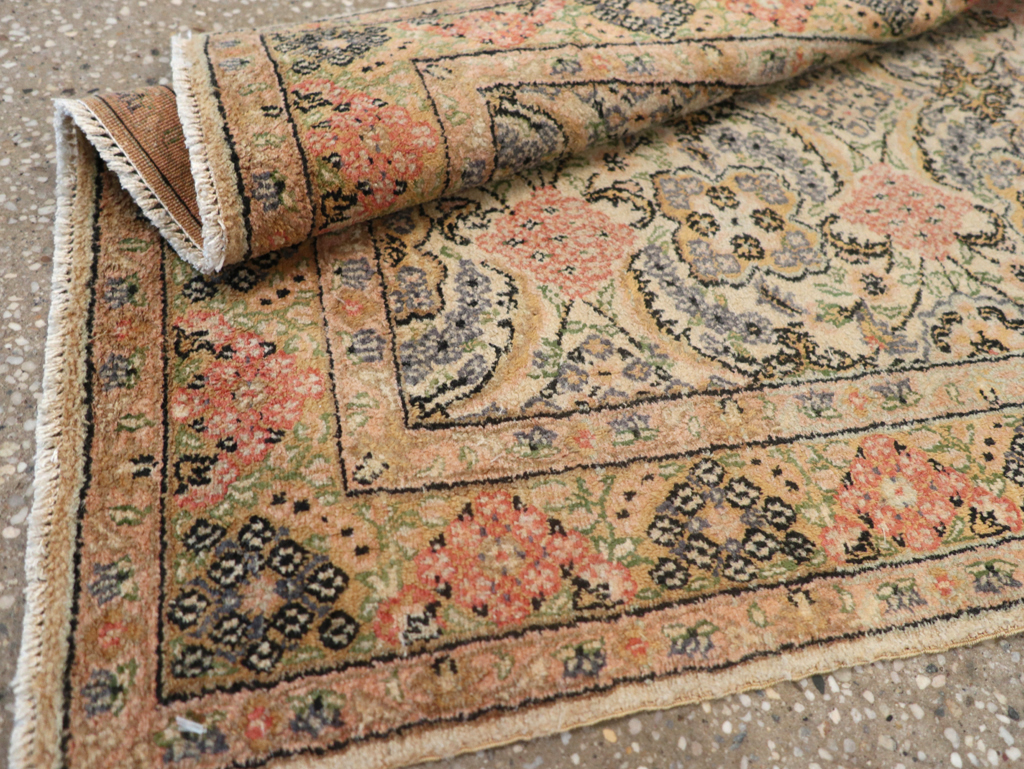 Antique Turkish Sivas Rug, No.14230 - Gsblank