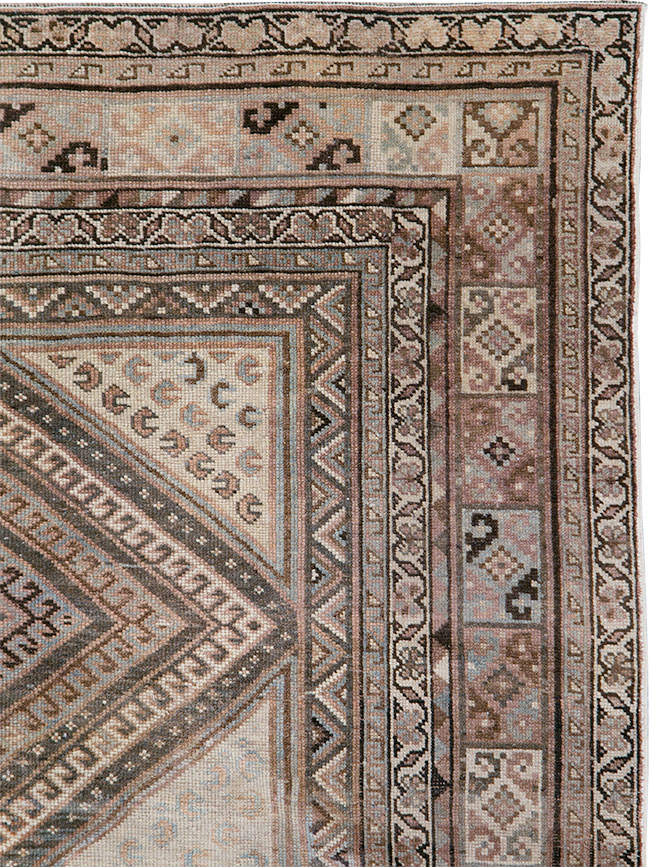 Antique Persian Shiraz Gallery Rug, No.14480 - Gsblank