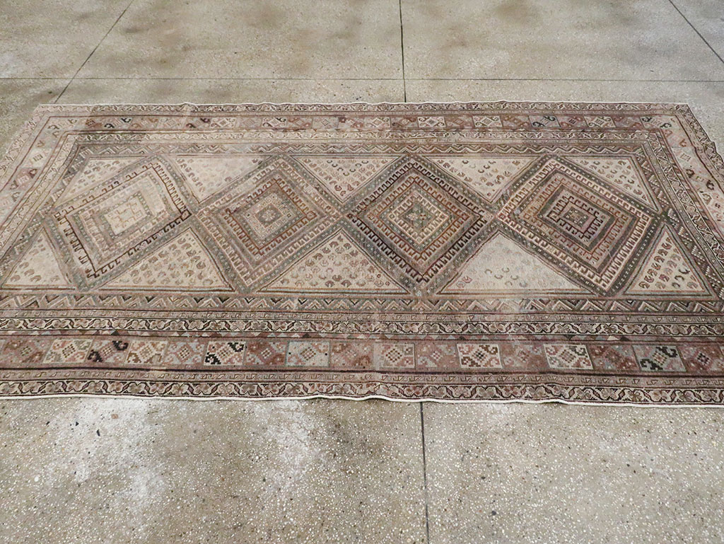 Antique Persian Shiraz Gallery Rug, No.14480 - Gsblank