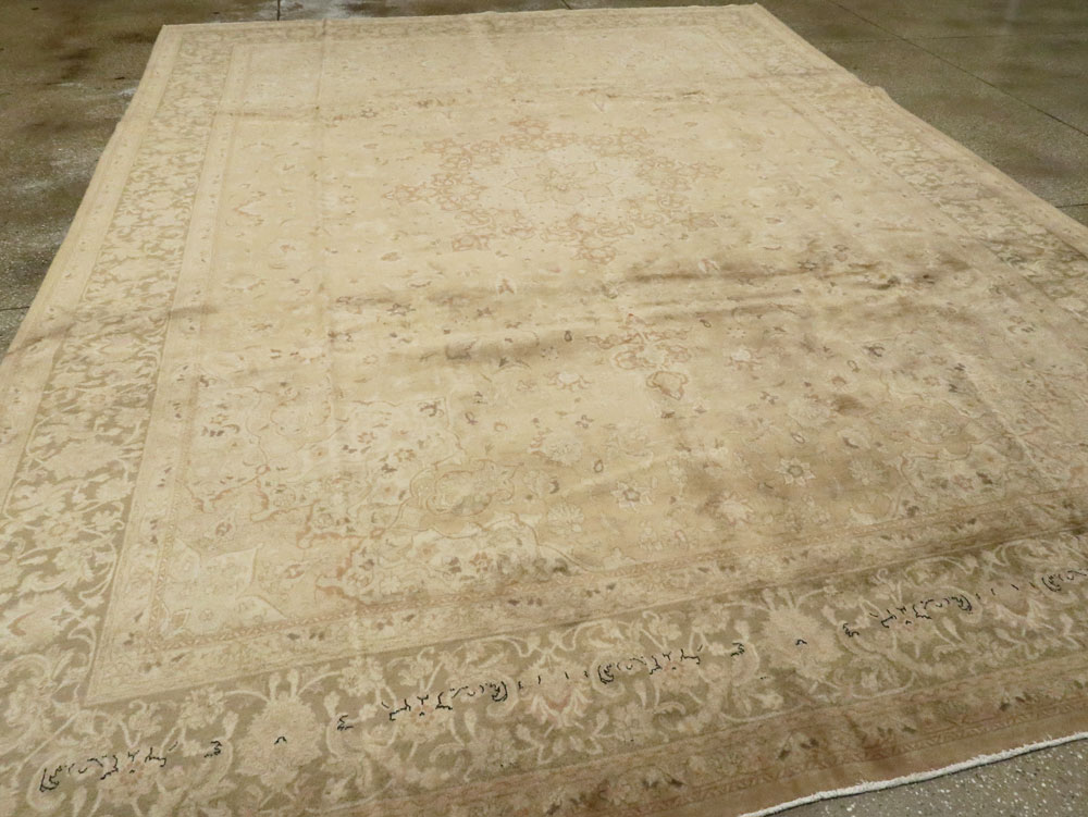 Vintage Persian Tabriz Carpet, No.14669 - Gsblank