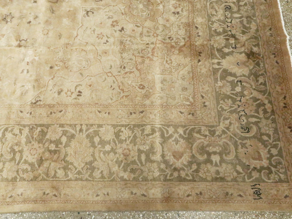 Vintage Persian Tabriz Carpet, No.14669 - Gsblank