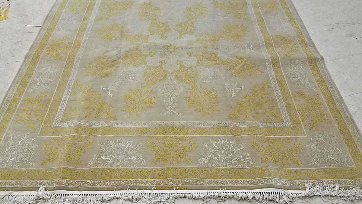 Vintage Persian Isfahan Square Rug, No.15428 - Gsblank