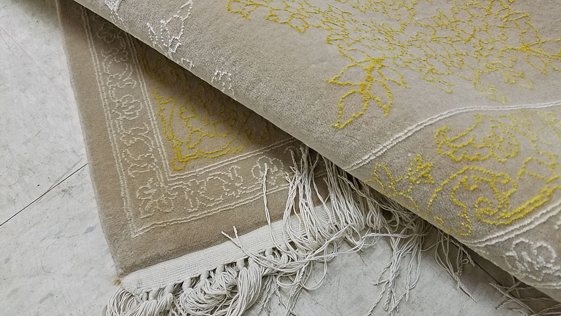 Vintage Persian Isfahan Square Rug, No.15428 - Gsblank