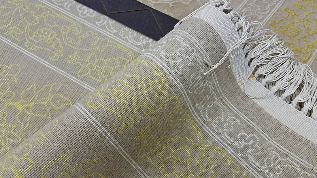 Vintage Persian Isfahan Square Rug, No.15428 - Gsblank