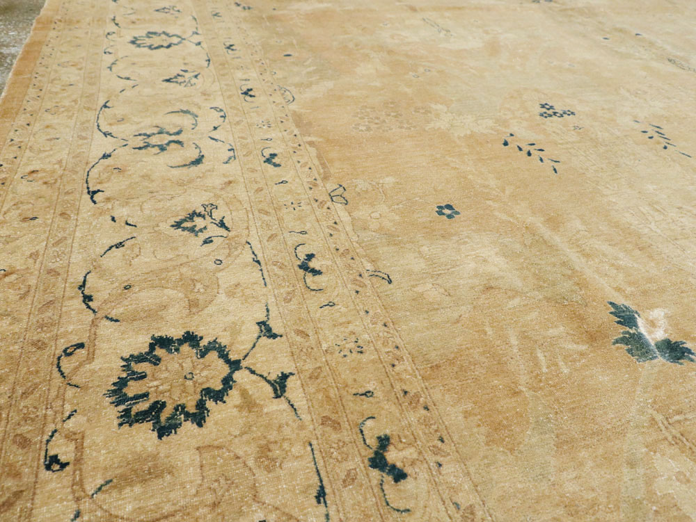 Antique Persian Tabriz Carpet, No.15593 - Gsblank