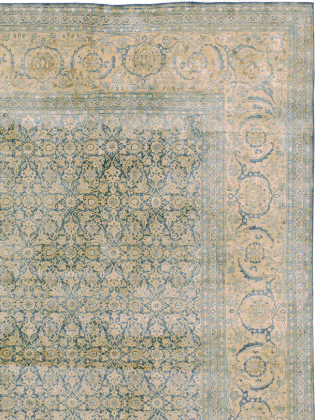 Antique Persian Tabriz Carpet, No.15604 - Gsblank