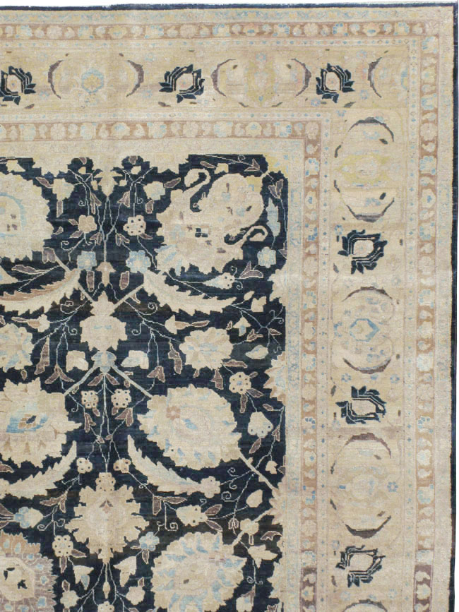 Antique Persian Tabriz Carpet, No.15777 - Gsblank