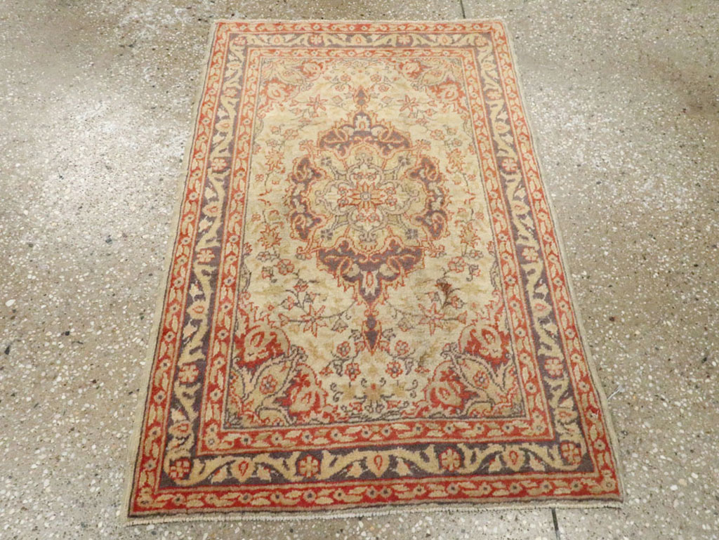 Antique Turkish Sivas Rug, No.15804 - Gsblank