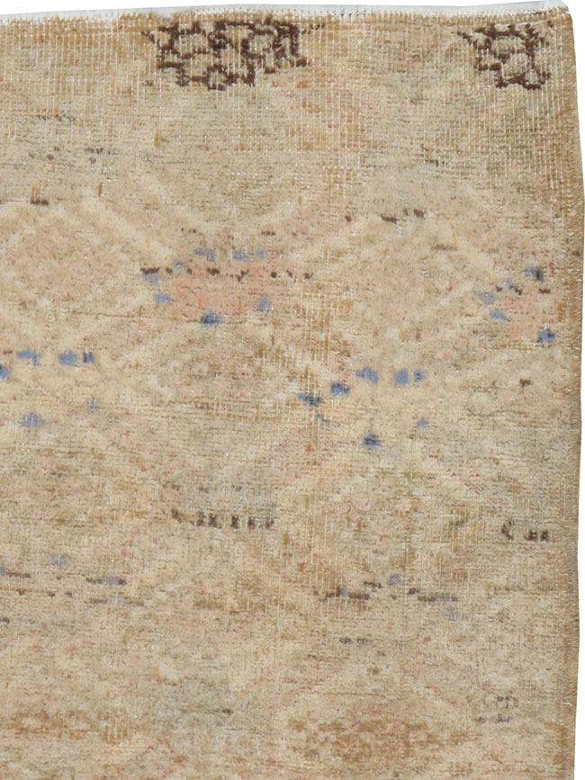 Vintage Turkish Anatolian Square Rug, No.15961 - Gsblank